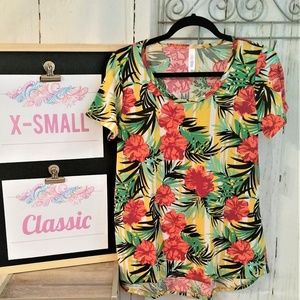 SOLD: XS Lularoe Classic T - NWT